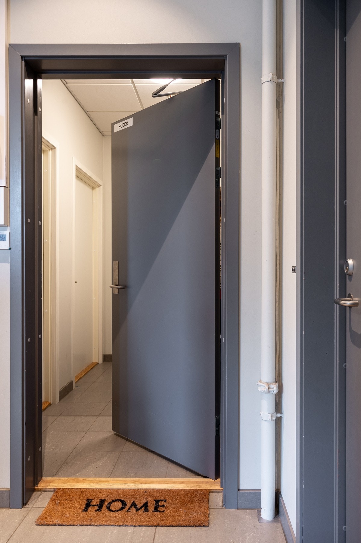 Leilighetens sportsbod er like utenfor leiligheten, vegg i vegg. Galleribilde