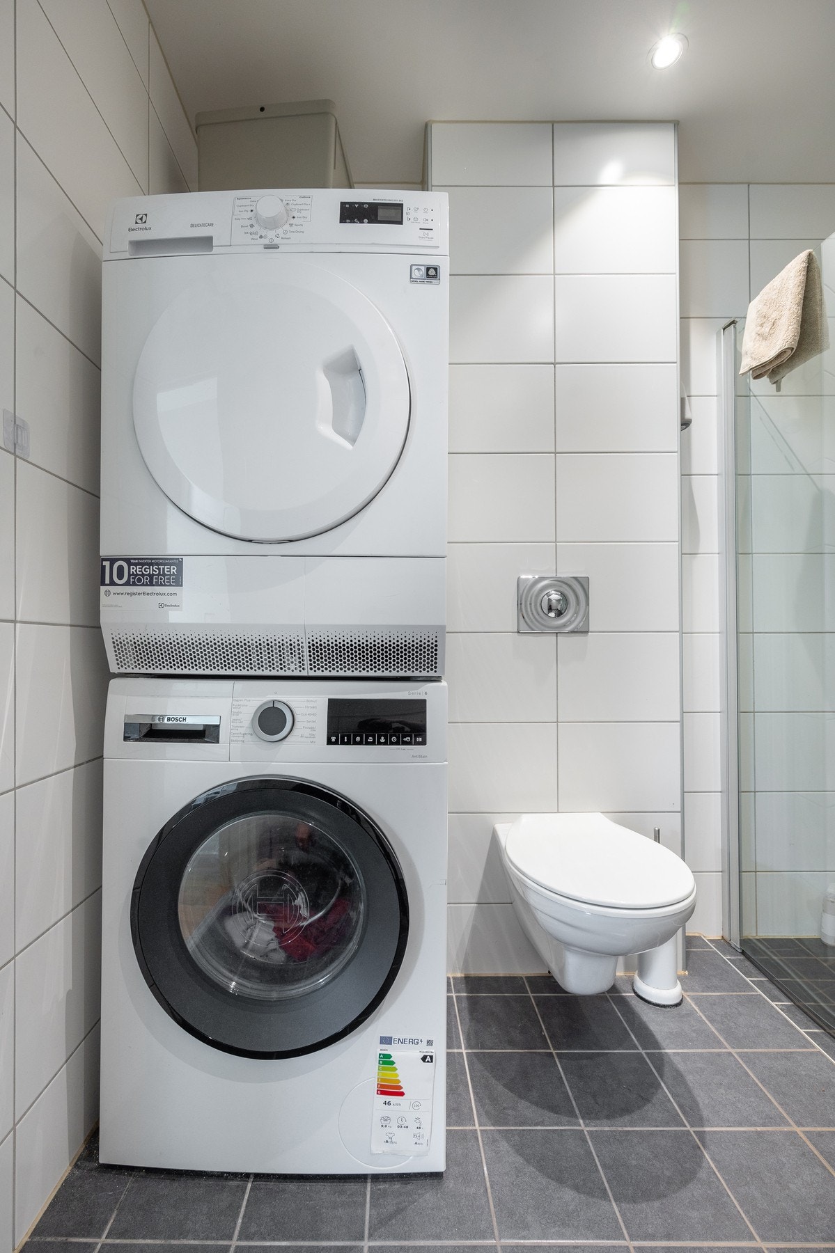 Det er opplegg for vask- og tørkemaskin på badet. Galleribilde