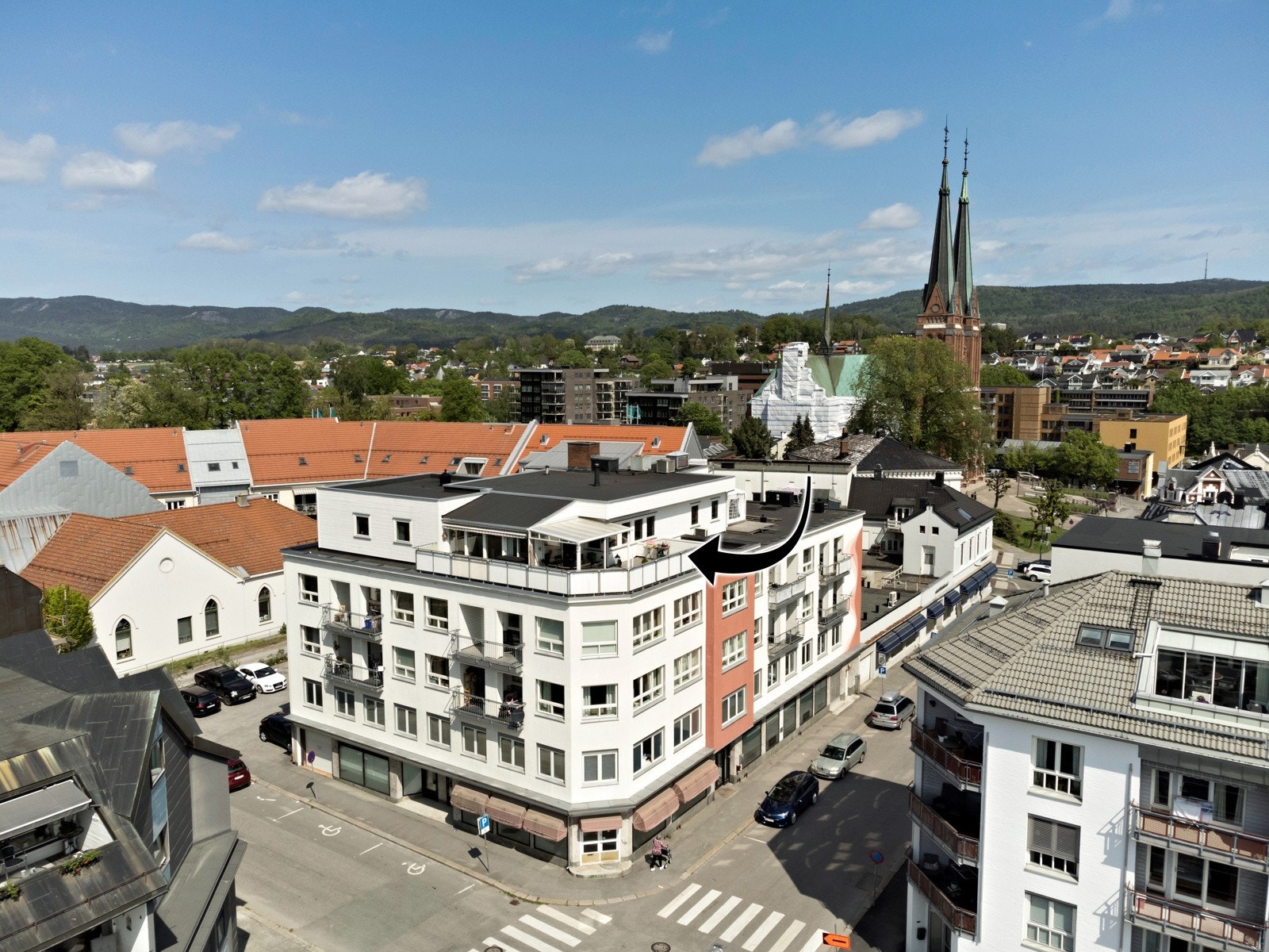 Leiligheten ligger i 5. etg. i en flott bygård i Skien sentrum Galleribilde