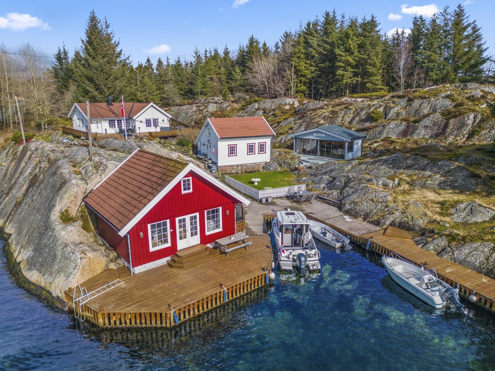 Krogsveen v/Espen Bjørndahl presenterer Kystveien 594/596 Galleribilde