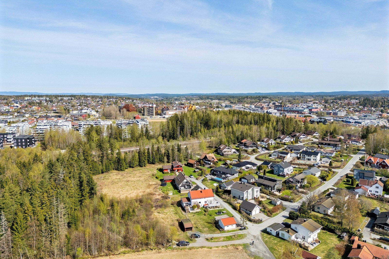 Ca. 10 minutter med bil til Vinterbro med fornøyelsesparken Tusenfryd, Alti (Vinterbro Senter) og Bunnefjorden Galleribilde