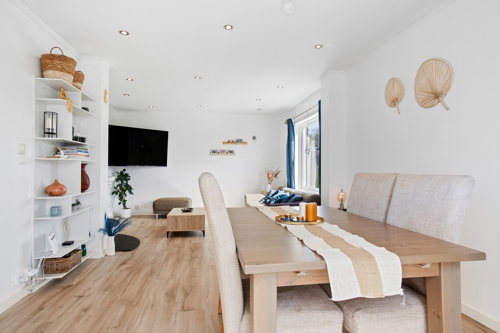 Vegger ble malt innvendig i boligen, i 2024 Galleribilde