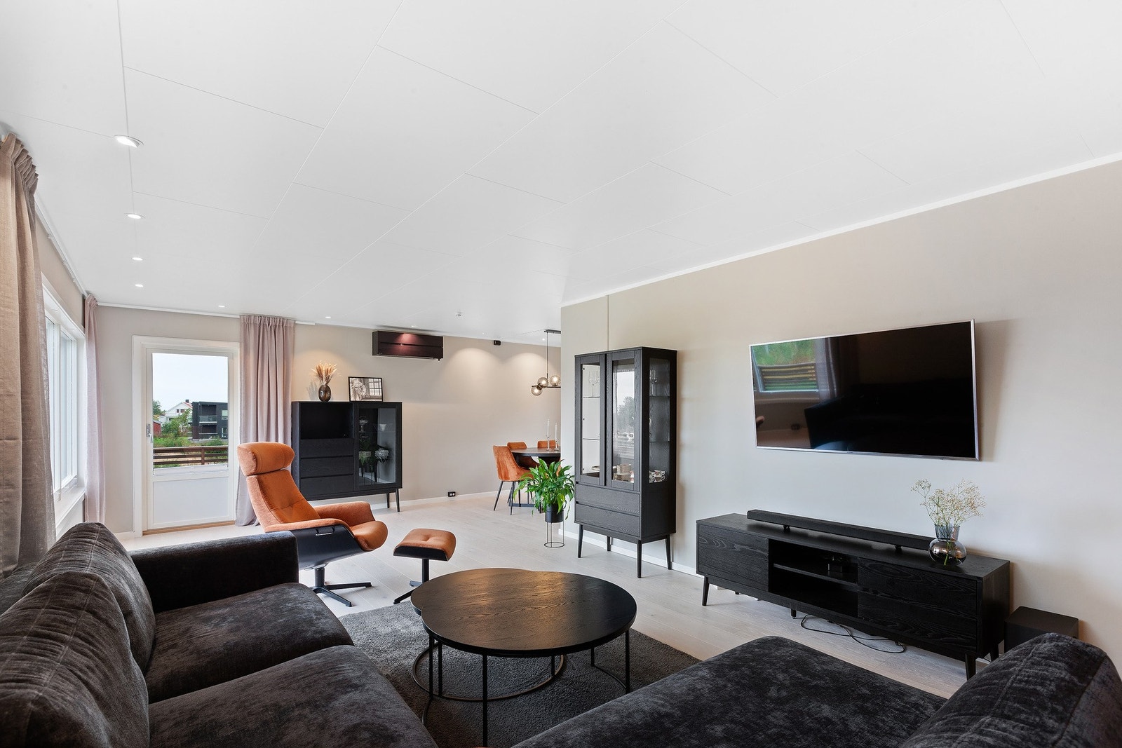 Fra stue er det adkomst til romslig veranda. Galleribilde