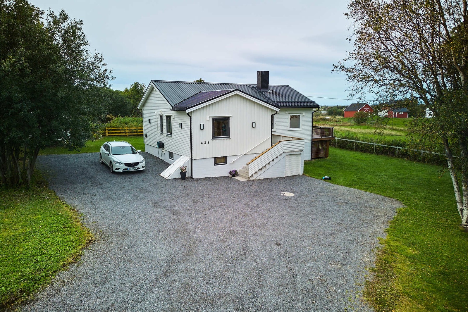 Påkostet og koselig enebolig med sentral beliggenhet på Steine i Bø. Galleribilde