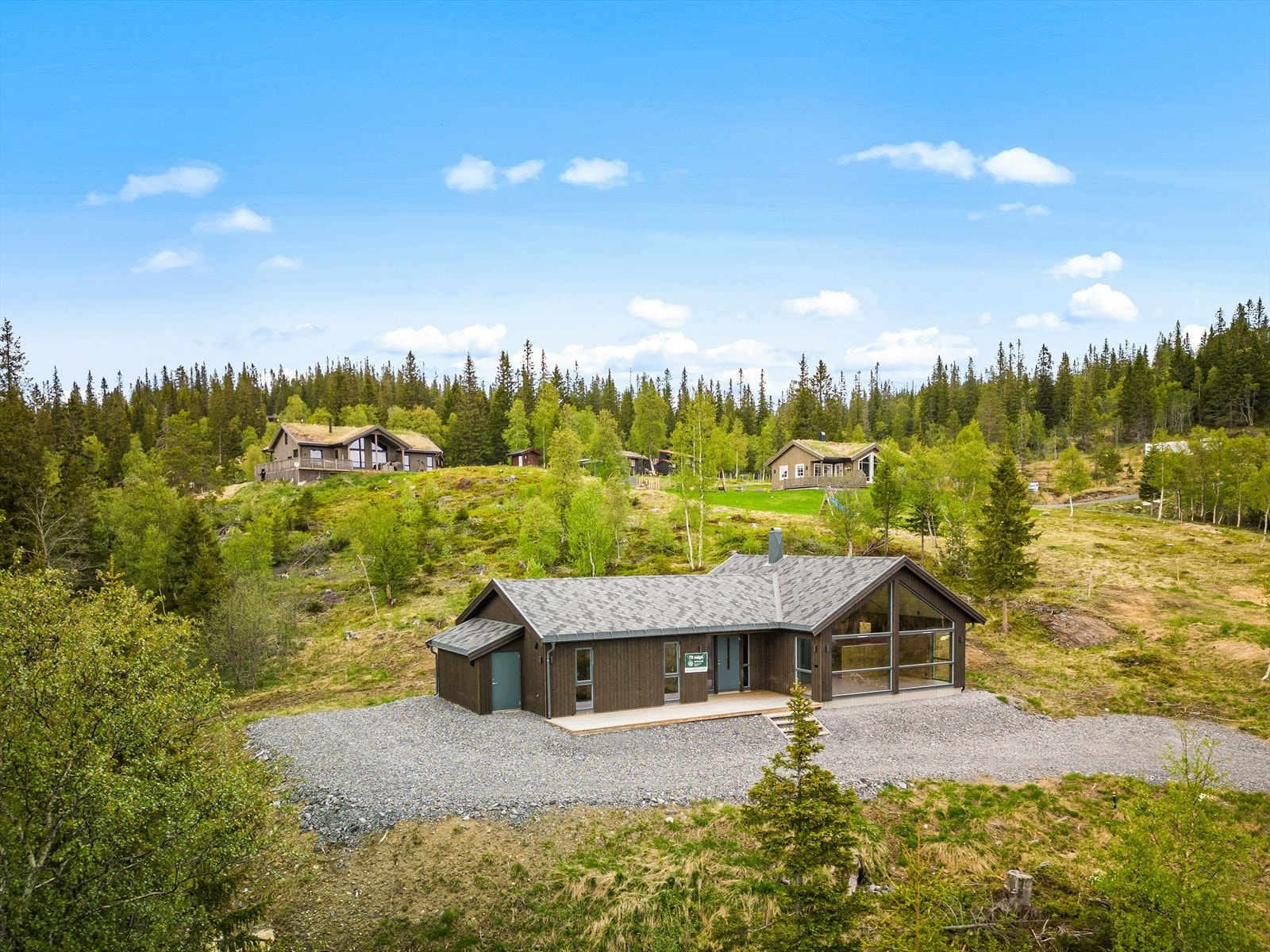 Velkommen til en trivelig visning, på denne nybygda hytta som nå kan bli din! Galleribilde