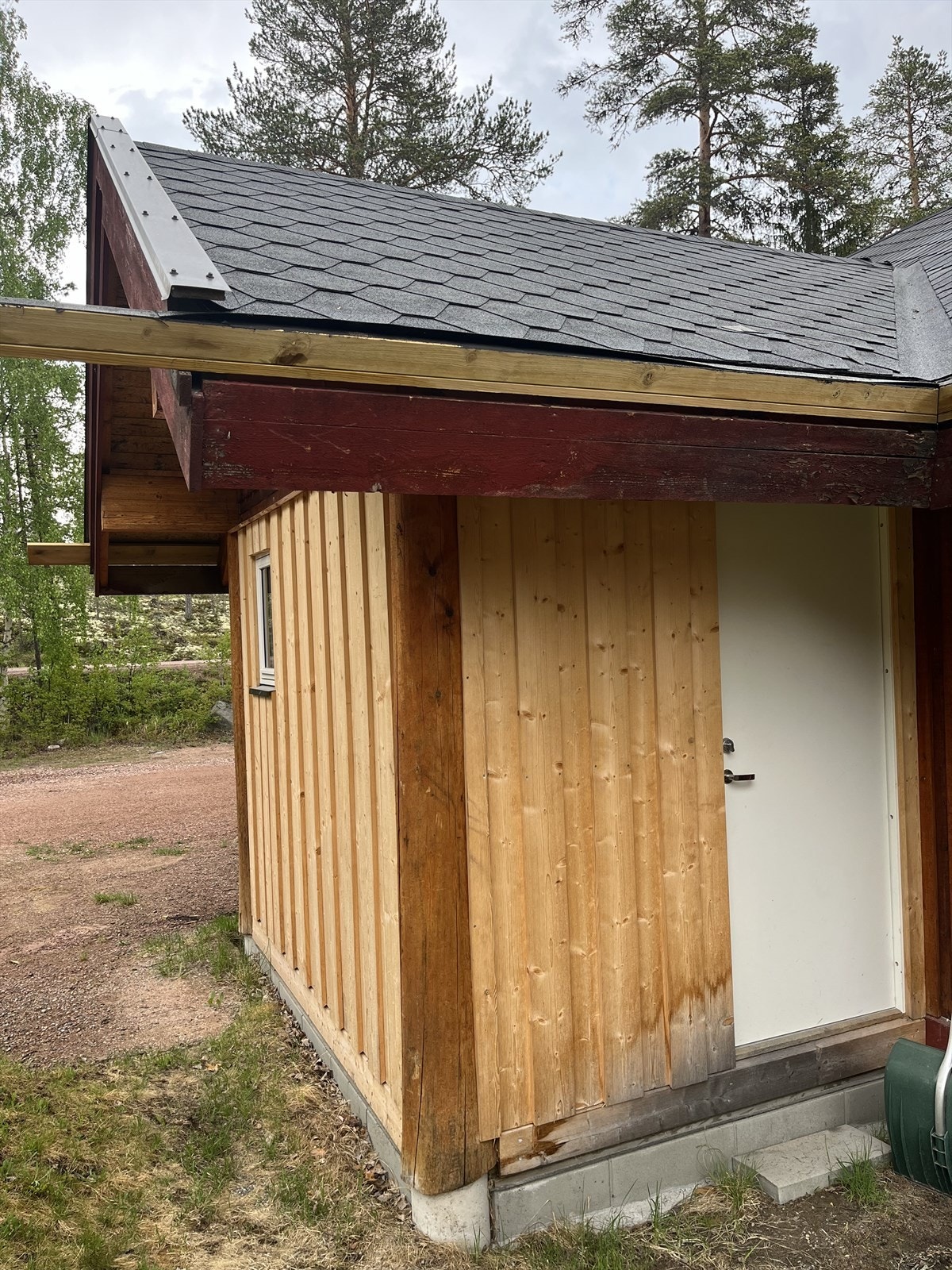 På nordvestre side av leiligheten er det tilbygd en praktisk bod. Galleribilde