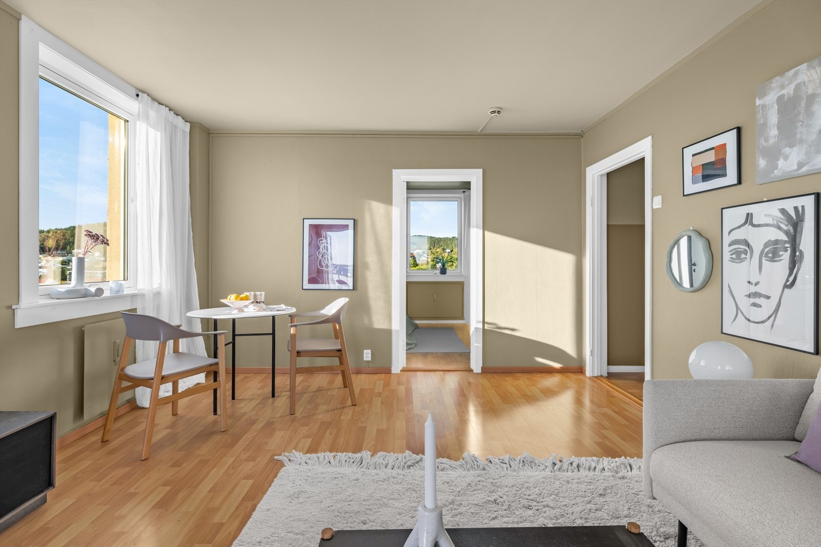 Forkjøpsretten er forhåndsutlyst der 0 har meldt interesse. Dette betyr at du kan kjøpe leiligheten uten frykt for at den skal bli tatt på forkjøp av noen andre! Galleribilde