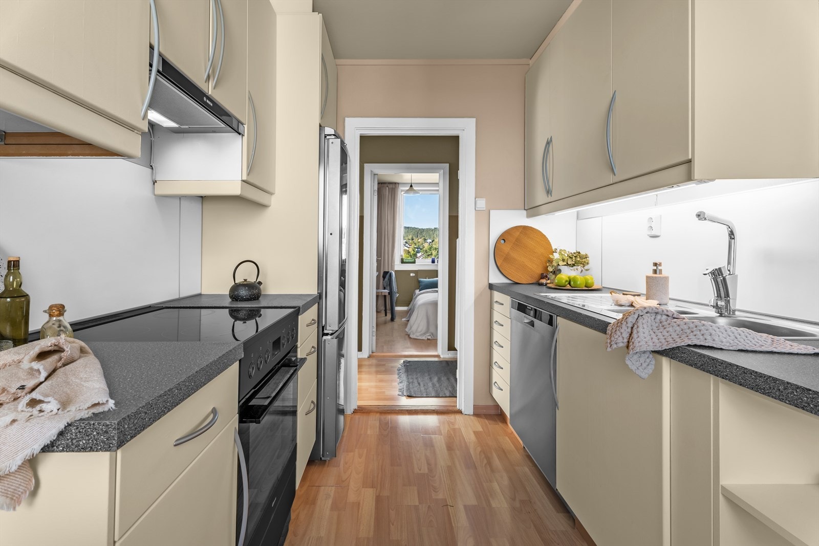 Det er mulighet for to oppvaskmaskiner, én hvor det er maskin i dag og en oppvaskmaskin i nisje som tidligere inneholdt vaskemaskin. Galleribilde