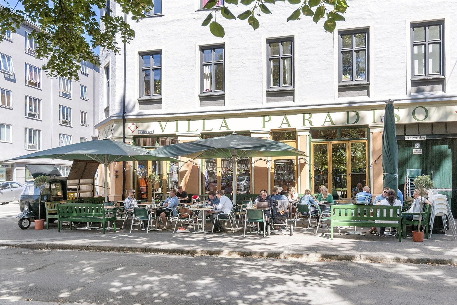 Veien er kort til hjertet av Grünerløkka hvor man finner et eldorado av flotte kaféer, resturanter, nisjebutikker m.m. Galleribilde
