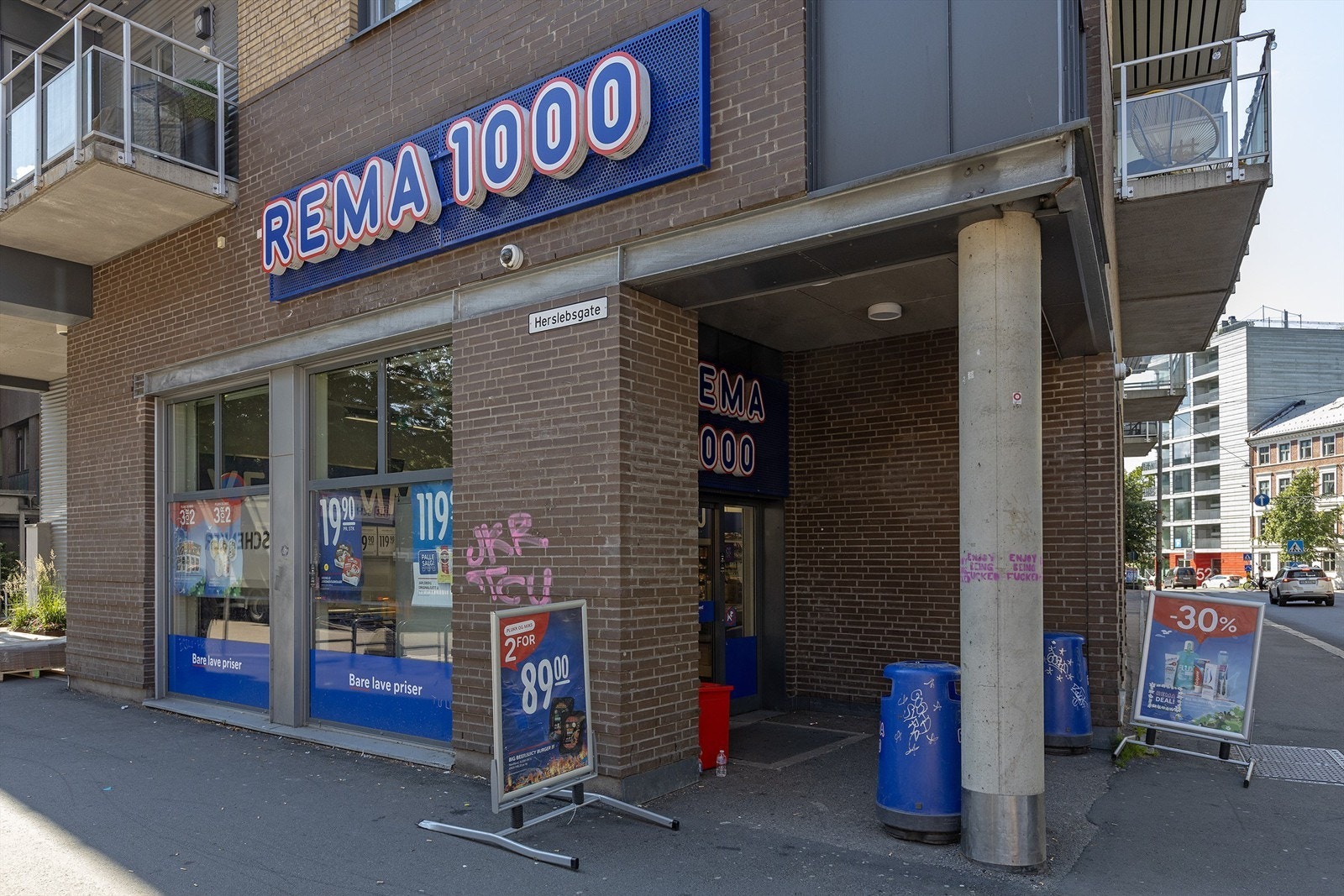 Rema 1000 ligger like rundt hjørnet fra boligen. Galleribilde