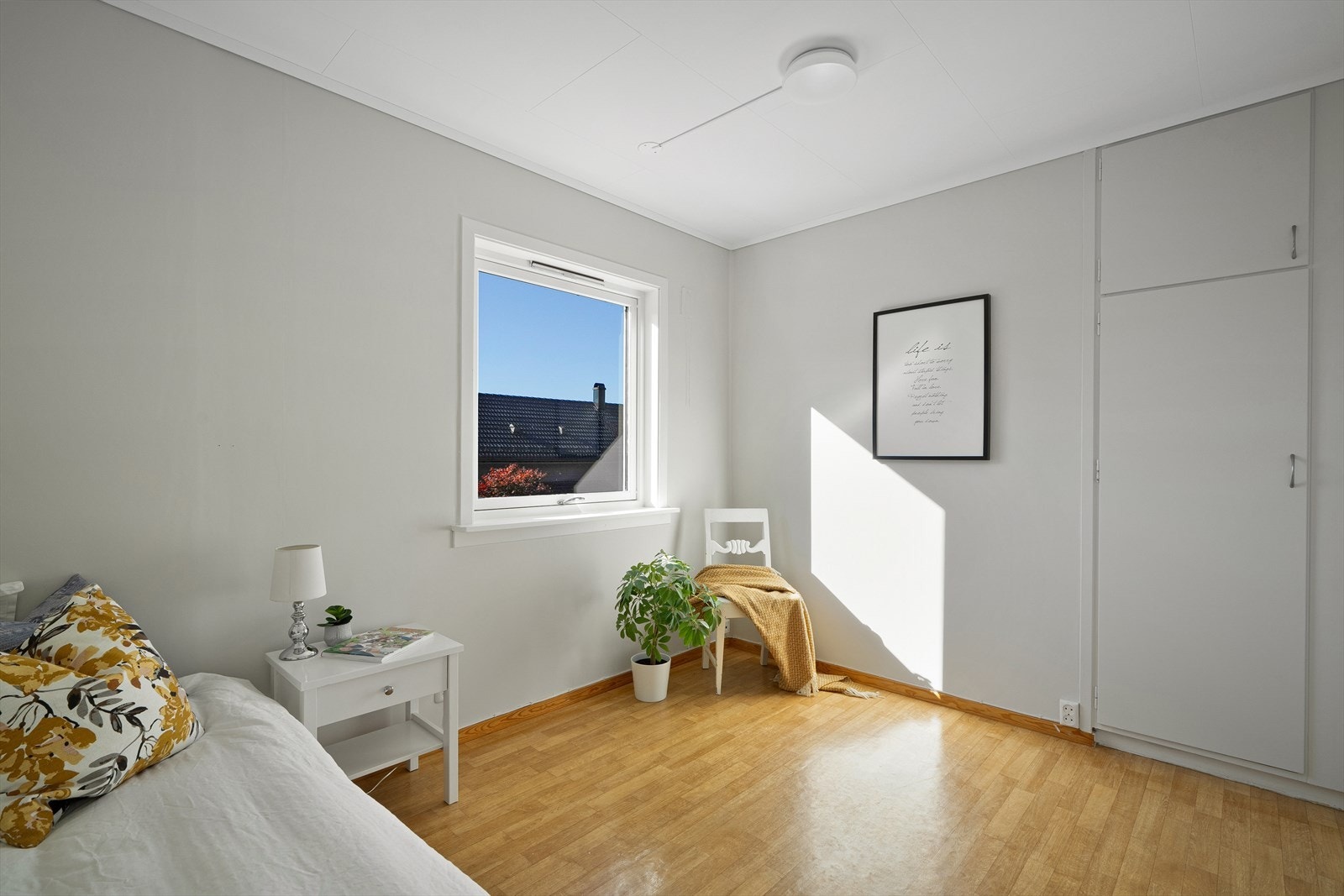 Soverom to i hovedetasjen er også av god størrelse. 9,6 m². Galleribilde