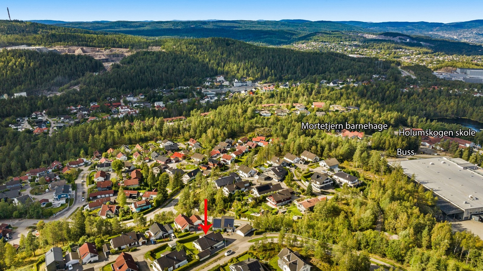 Området er meget barnevennlig, med kort avstand til flere barnehager og skoler. Galleribilde