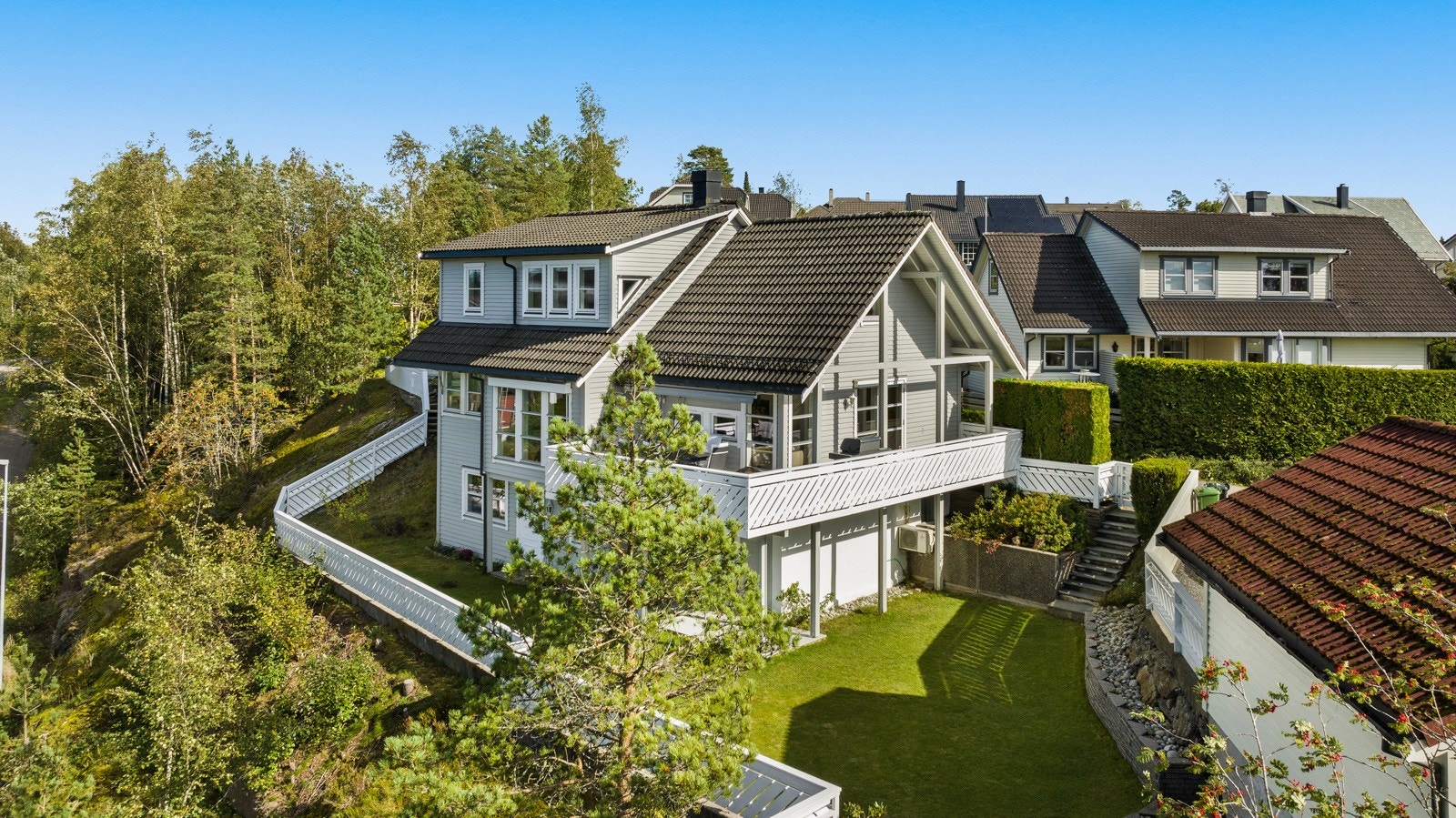 Vel ute, er det flotte solrike uteplasser. Galleribilde