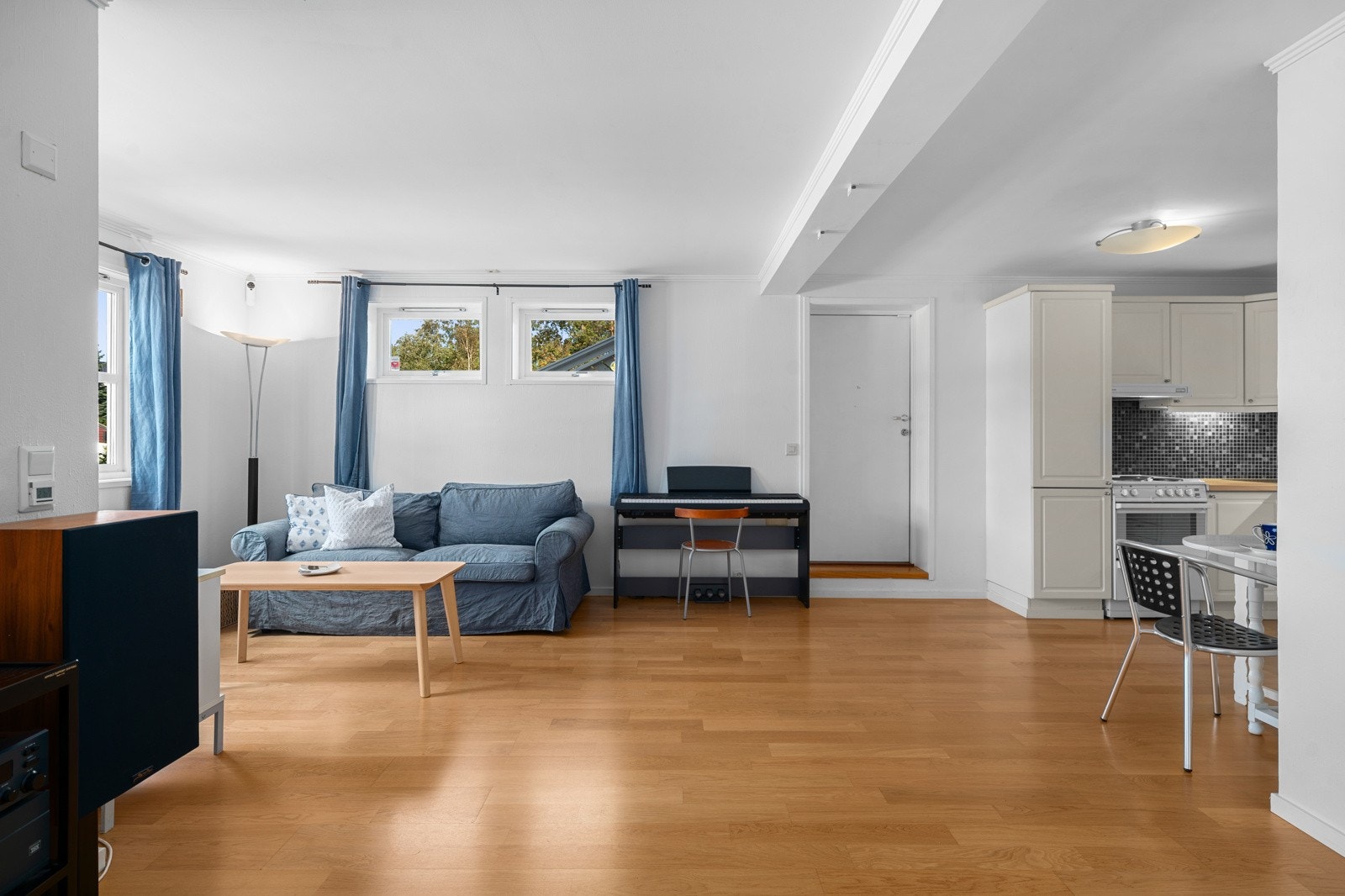 Hybelen her har også en praktisk åpen kjøkken/stue slik som i hoveddelen. Galleribilde