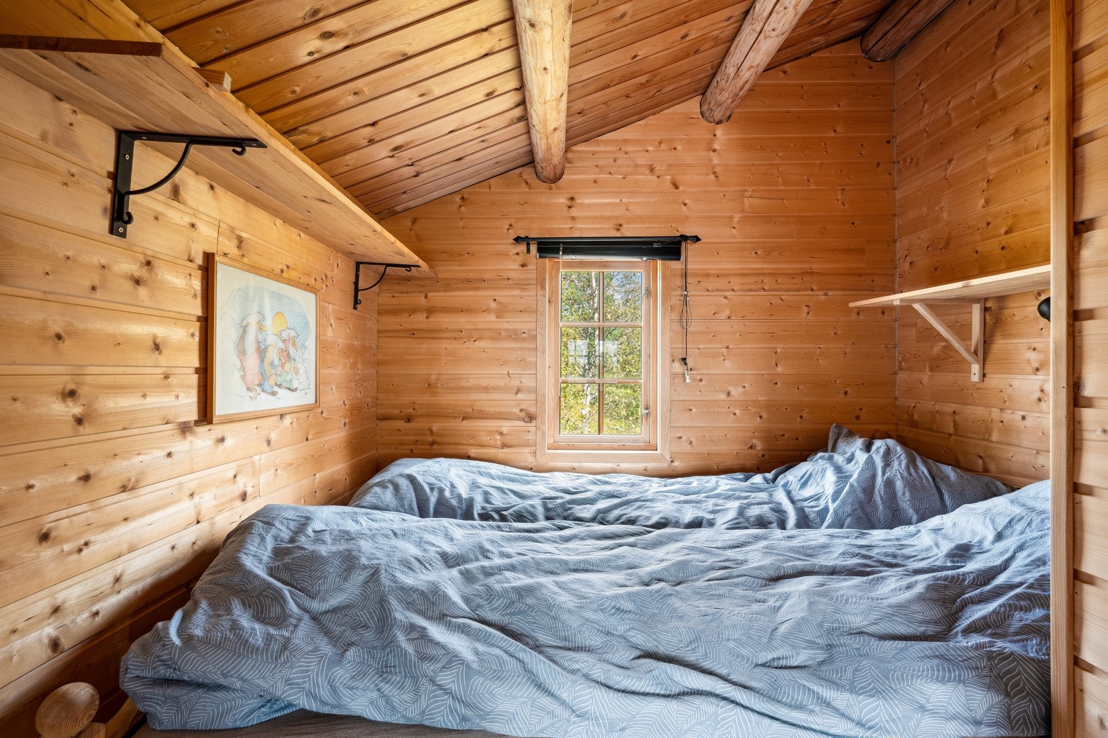 Soverom på loftstue. Galleribilde