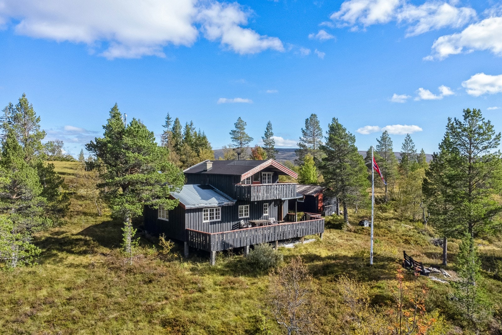 EIE eiendomsmegling ved Amrinder Singh har gleden av å presentere Håliveien 677. Galleribilde