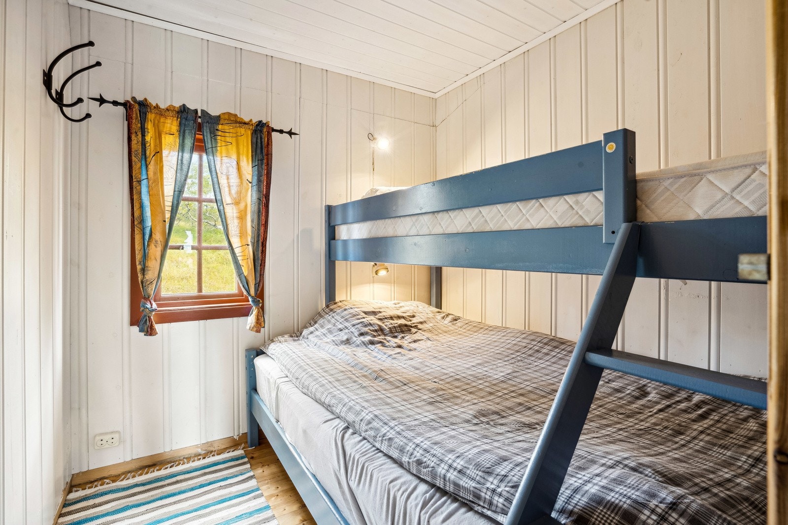 Hytten har 3 store soverom, og god plass til å samle en stor gjeng om man ønsker det. Galleribilde