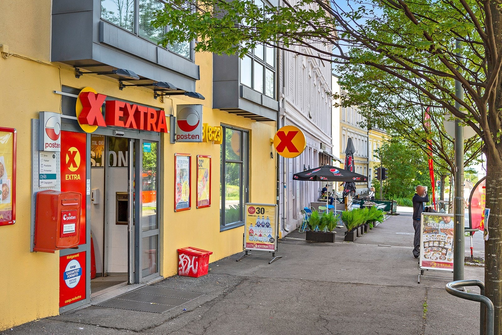 Kiwi, coop-prix og Rema 1000 i umiddelbar nærhet av leiligheten. Ønsker du en matbit på en av bydelens mest omtalte restauranter, så ligger Smia rett rundt hjørnet Galleribilde