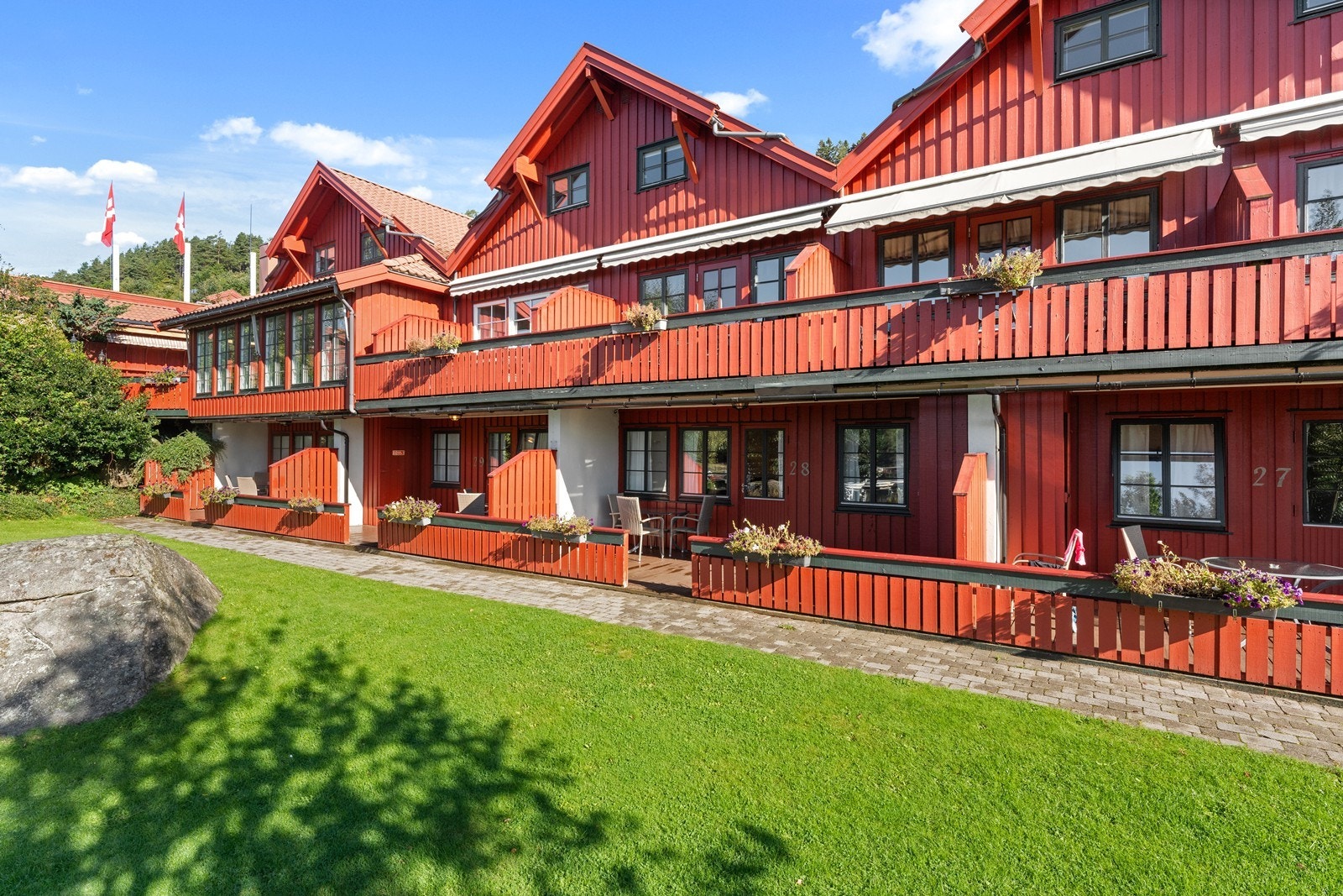 Velkommen til Mones Feriesenter - leilighet nr 28 ligger som den andre med terrasse på bakkeplan Galleribilde