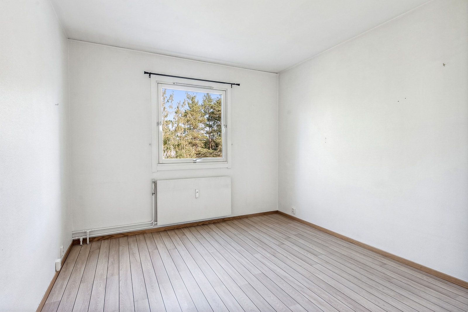 Soverommet er av god størrelse med plass til dobbeltseng og noe møblement. Galleribilde
