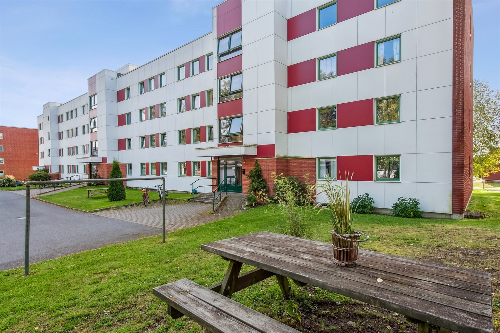 Fasade og inngangsparti. Galleribilde