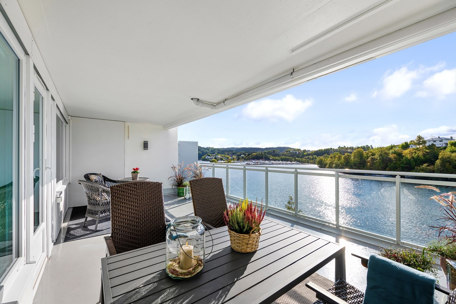 Her har du nydelig utsikt mot sør og mot øst. Galleribilde