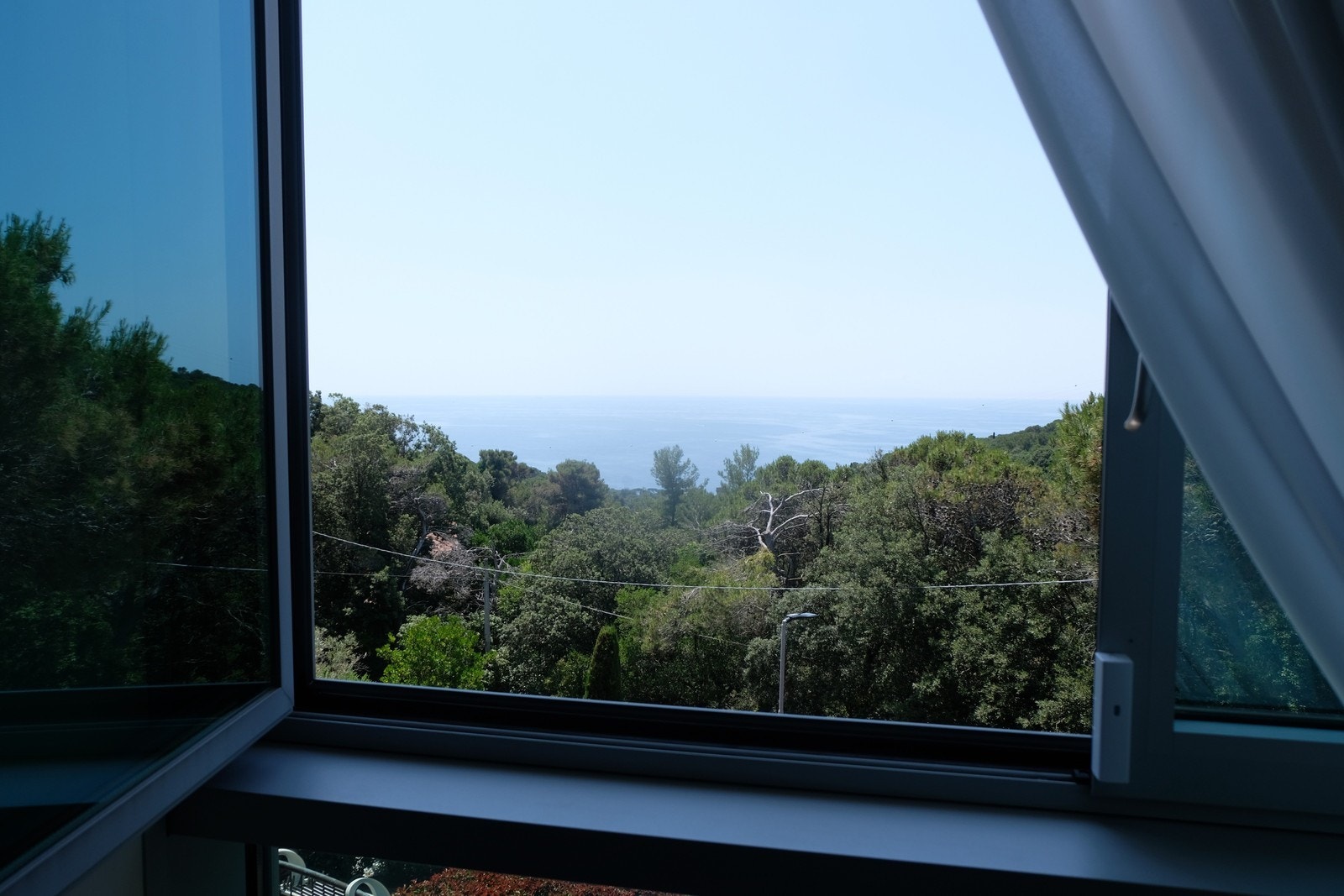 Fra soverommet i forkant har vi fantastisk utsikt til Middelhavet. Galleribilde