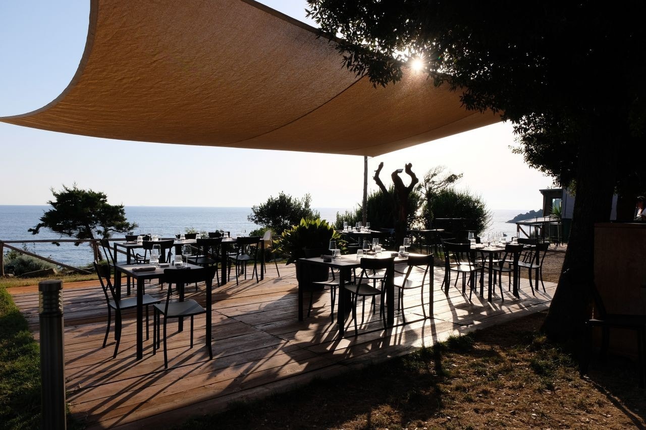 Lentisco, lokal restaurant nede ved sjøen.. Galleribilde