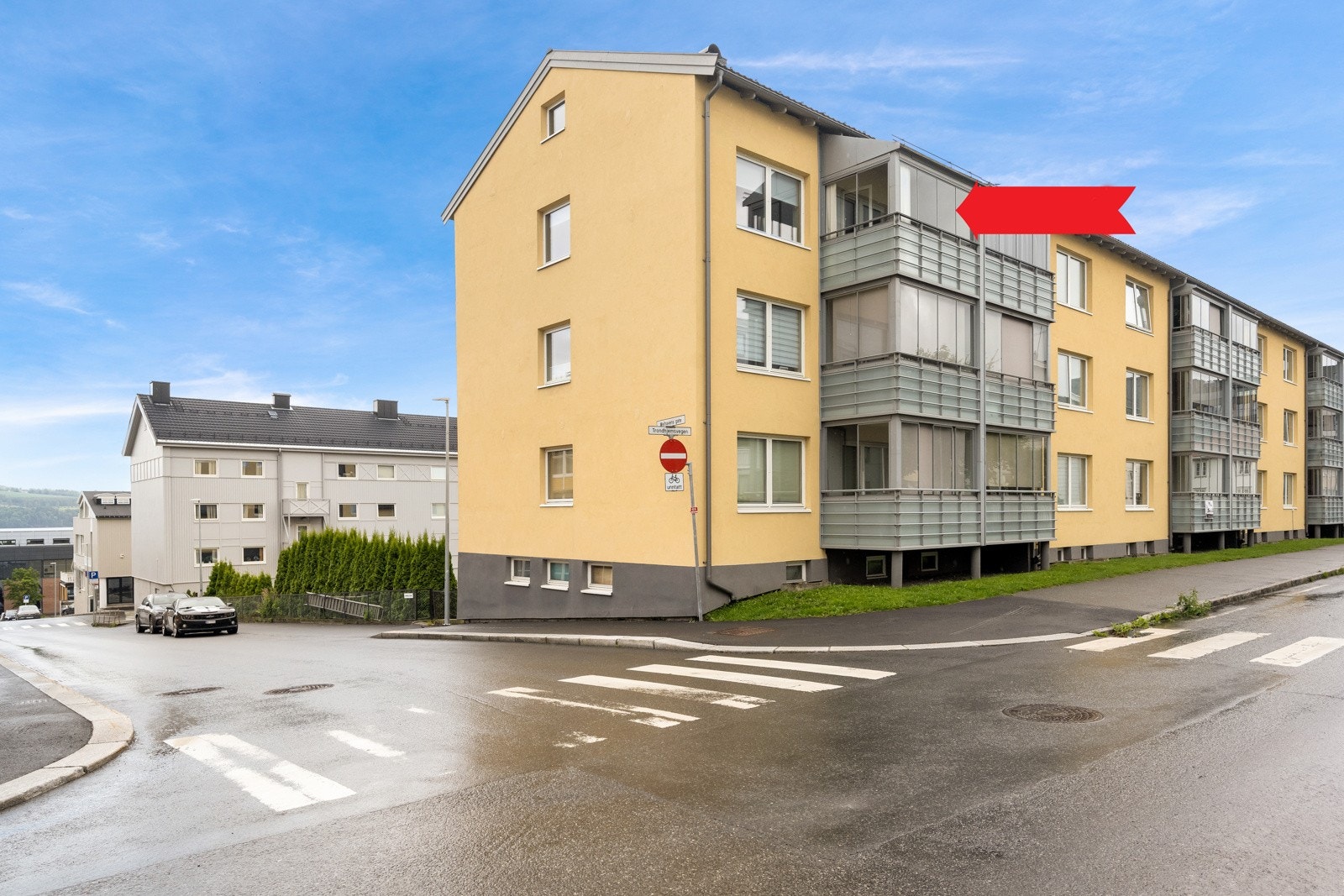 Leiligheten ligger i 3.etasje med adkomst via trapp. Galleribilde