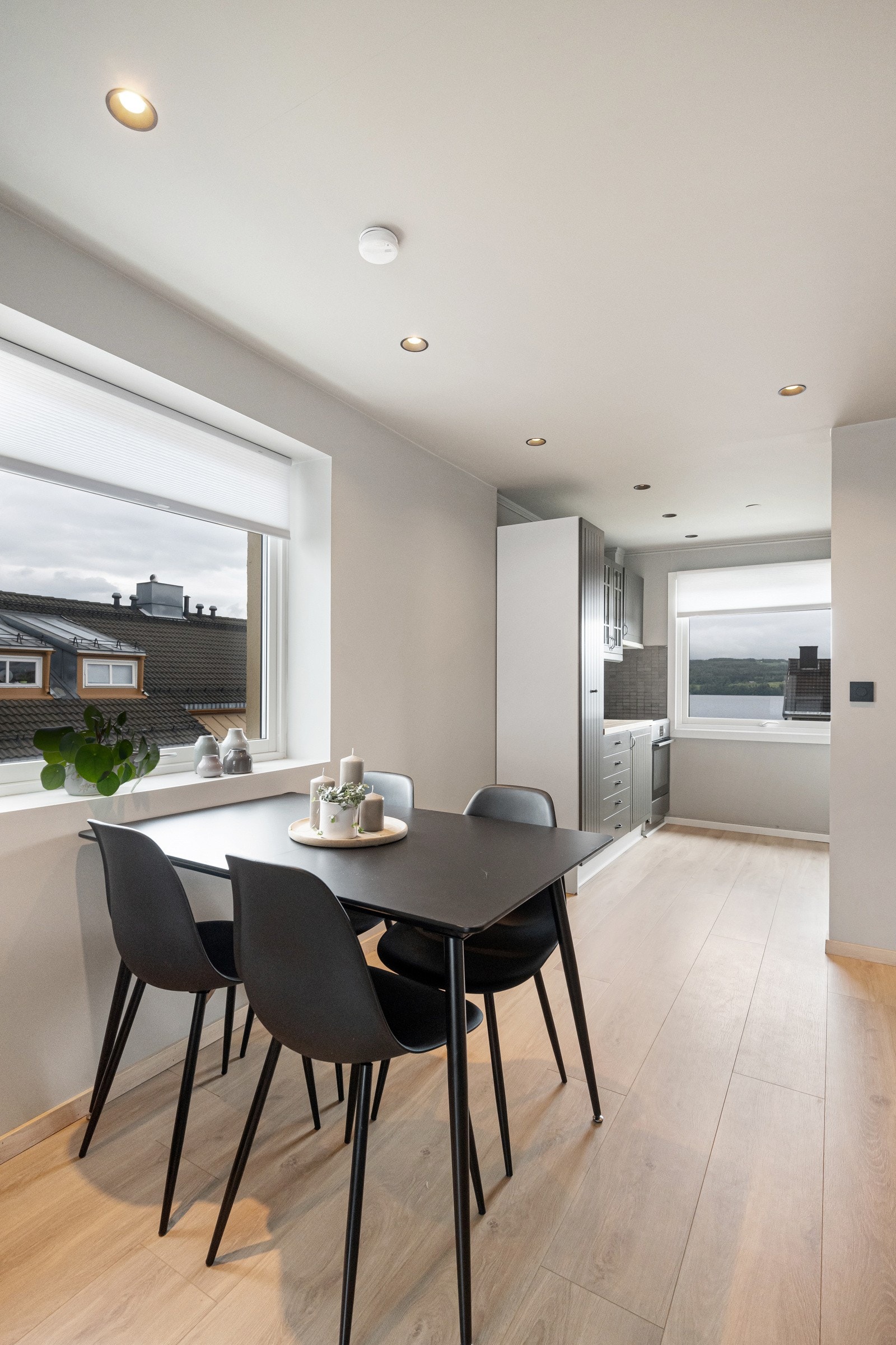 Den romslige stuen er perfekt for både avslapning og sosiale sammenkomster. Galleribilde