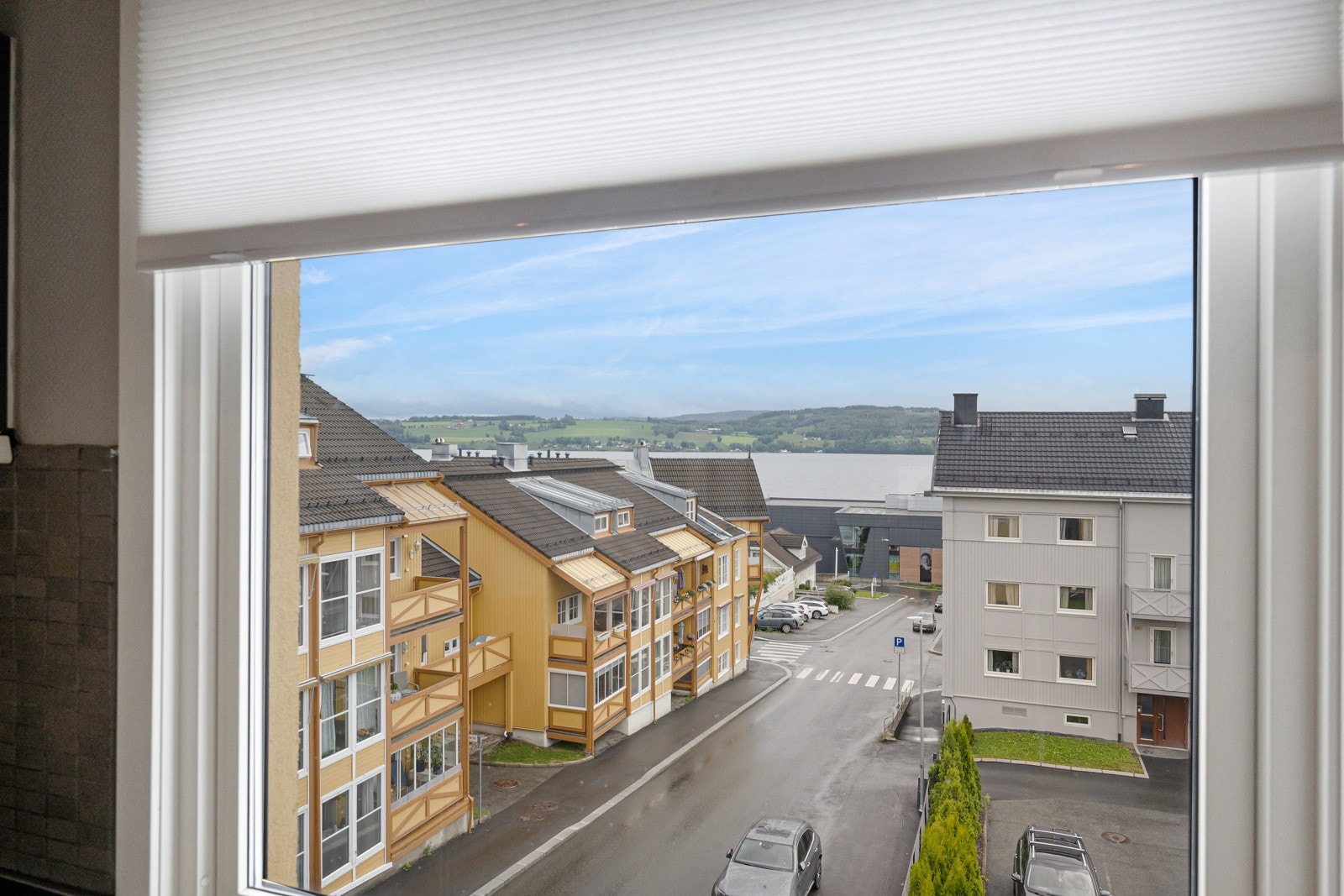Her kan du nyte en vakker utsikt over byen og Mjøsa mens du tilbereder måltidene dine. Galleribilde