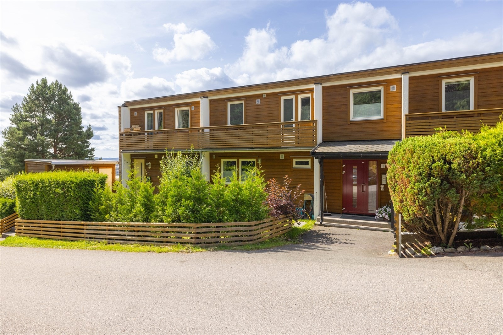 Hyggelig felles hovedinngang til terrassehuset. Galleribilde