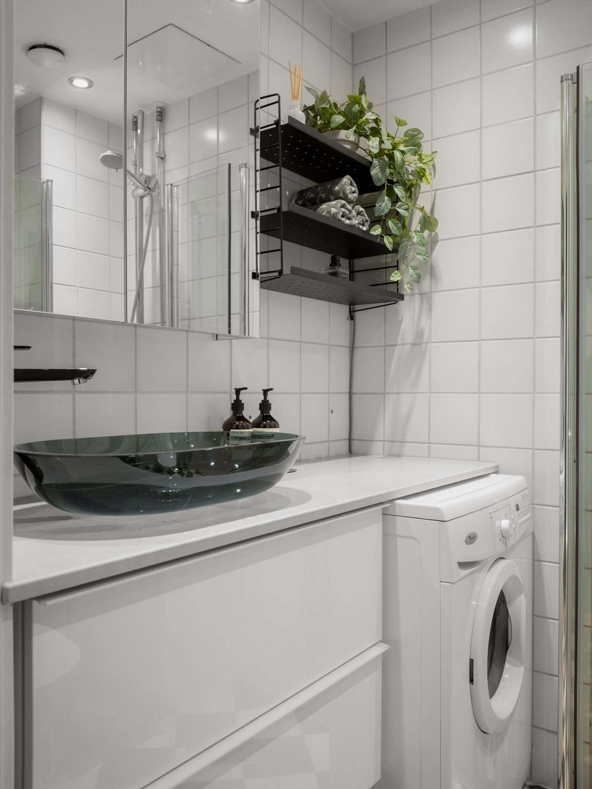 Det er opplegg for vaskemaskin på baderommet som medfølger boligen ved salg. Galleribilde