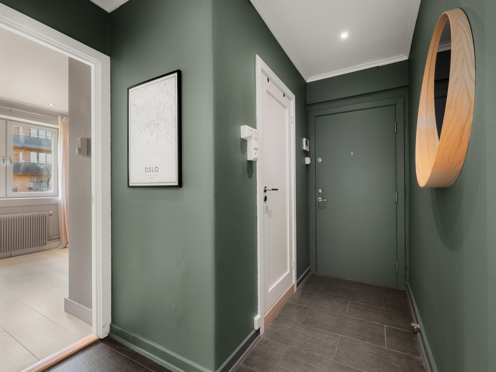 Et hyggelig inngangsparti ønsker deg velkommen hjem - Velkommen til visning! Galleribilde