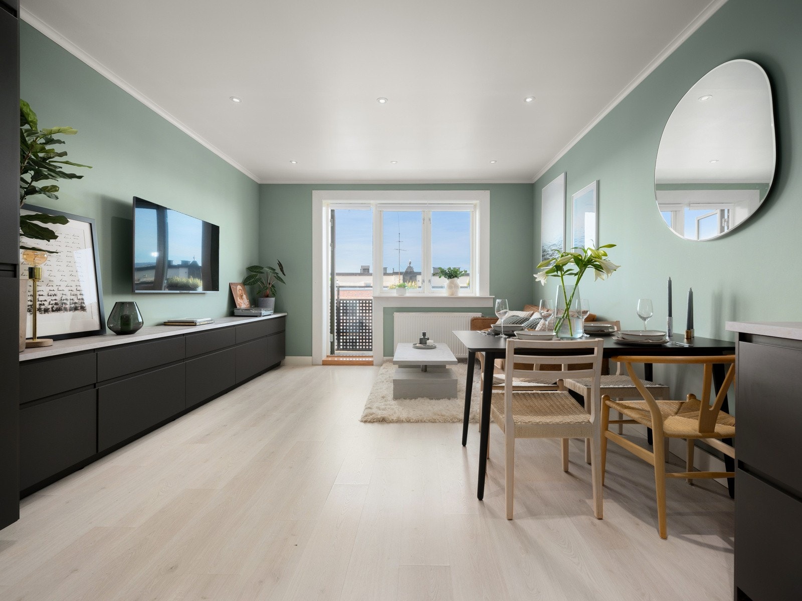 Martine Skillberg v/DNB Eiendom har gleden av å presentere denne perlen av en toppleilighet, sentralt beliggende på Carl Berner med gangavstand til "alt"! Galleribilde