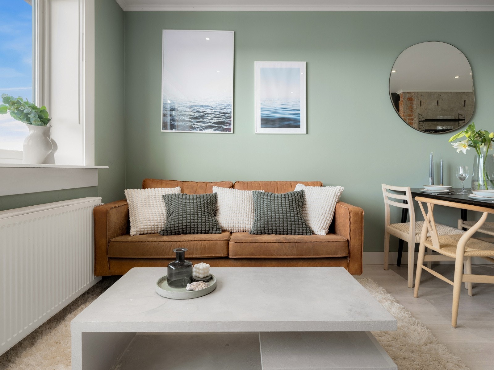 Den åpne og usjenerte beliggenheten skaper en luftig følelse, perfekt for avslapning og sosiale sammenkomster. Galleribilde