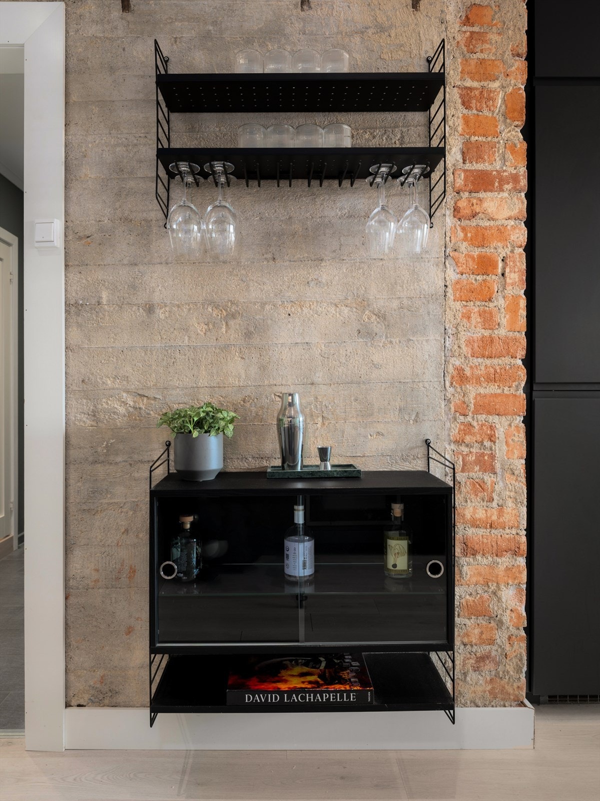 Det er original teglstein i stue og på soverom II. Galleribilde