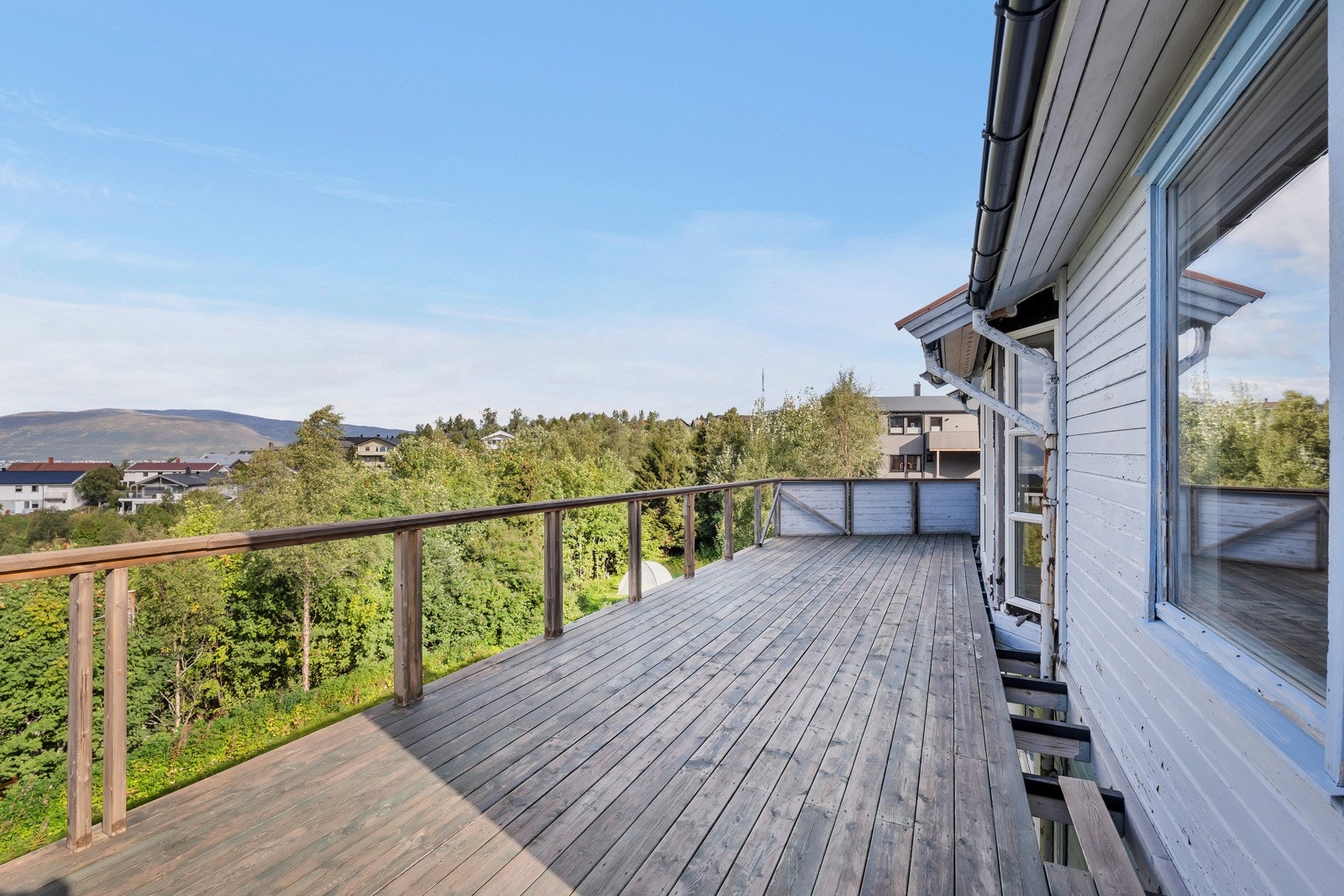 Balkongen ligger i front av stuen i 2. etasje Galleribilde