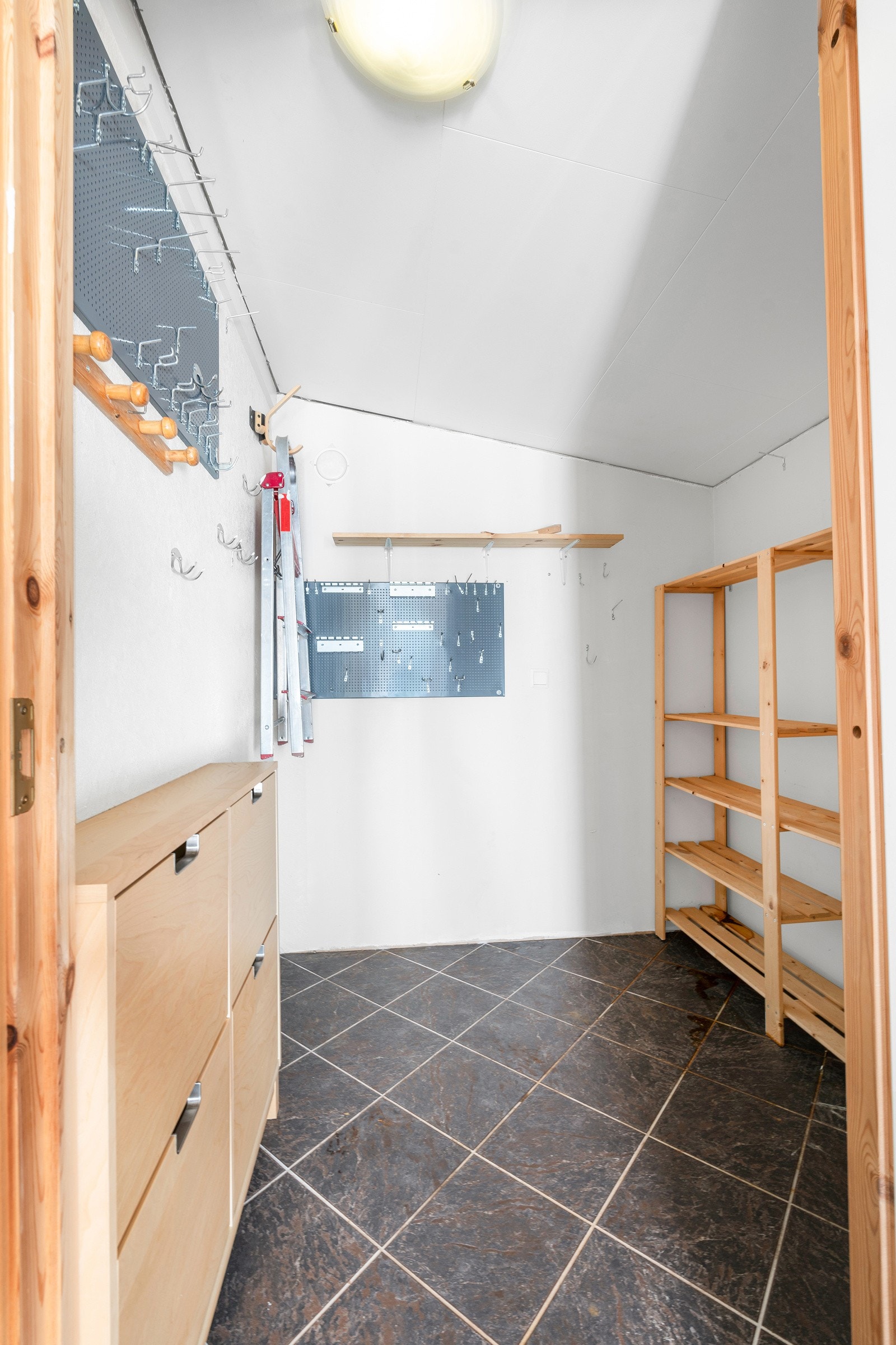 Bod/verktøyrom ved tilbygg/hovedinngang Galleribilde