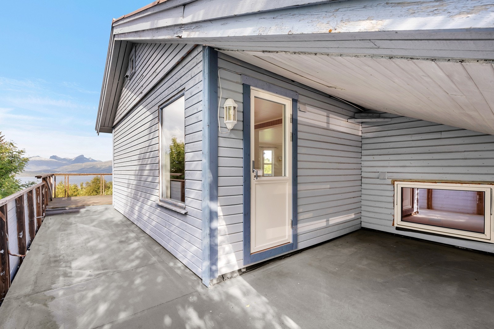 Delvis overbygd balkong i 2. etasje Galleribilde