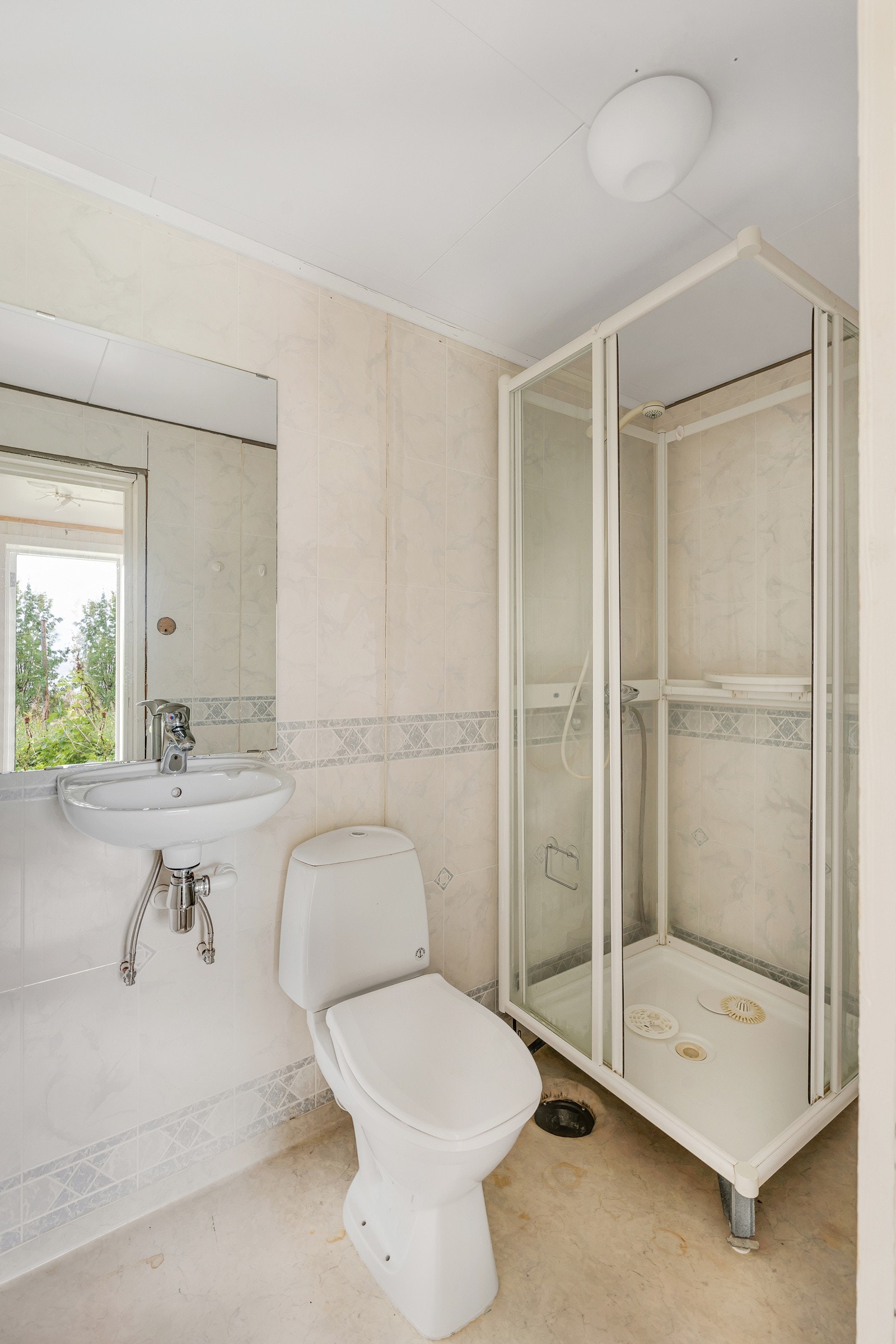 Dusj og wc i sokkeletasjen Galleribilde