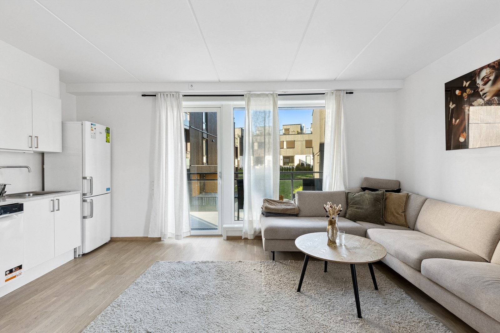 Fra stuen er det utgang til balkongen Galleribilde