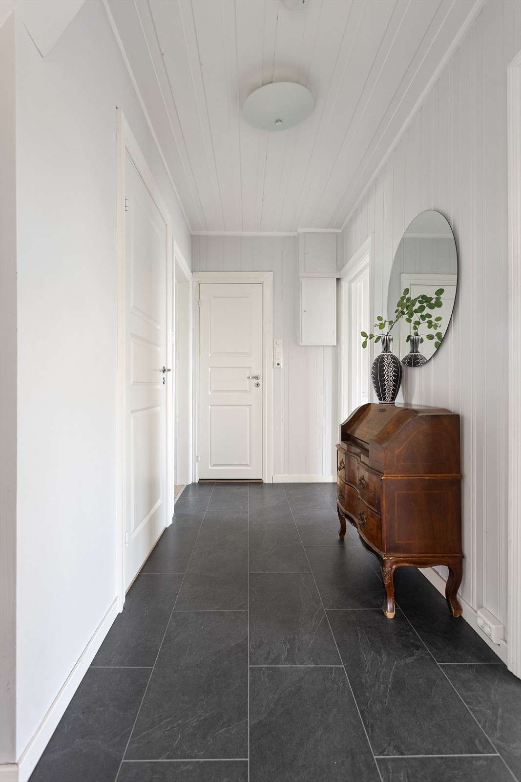 Entréen har god plass til oppbevaring av sko og yttertøy. Galleribilde
