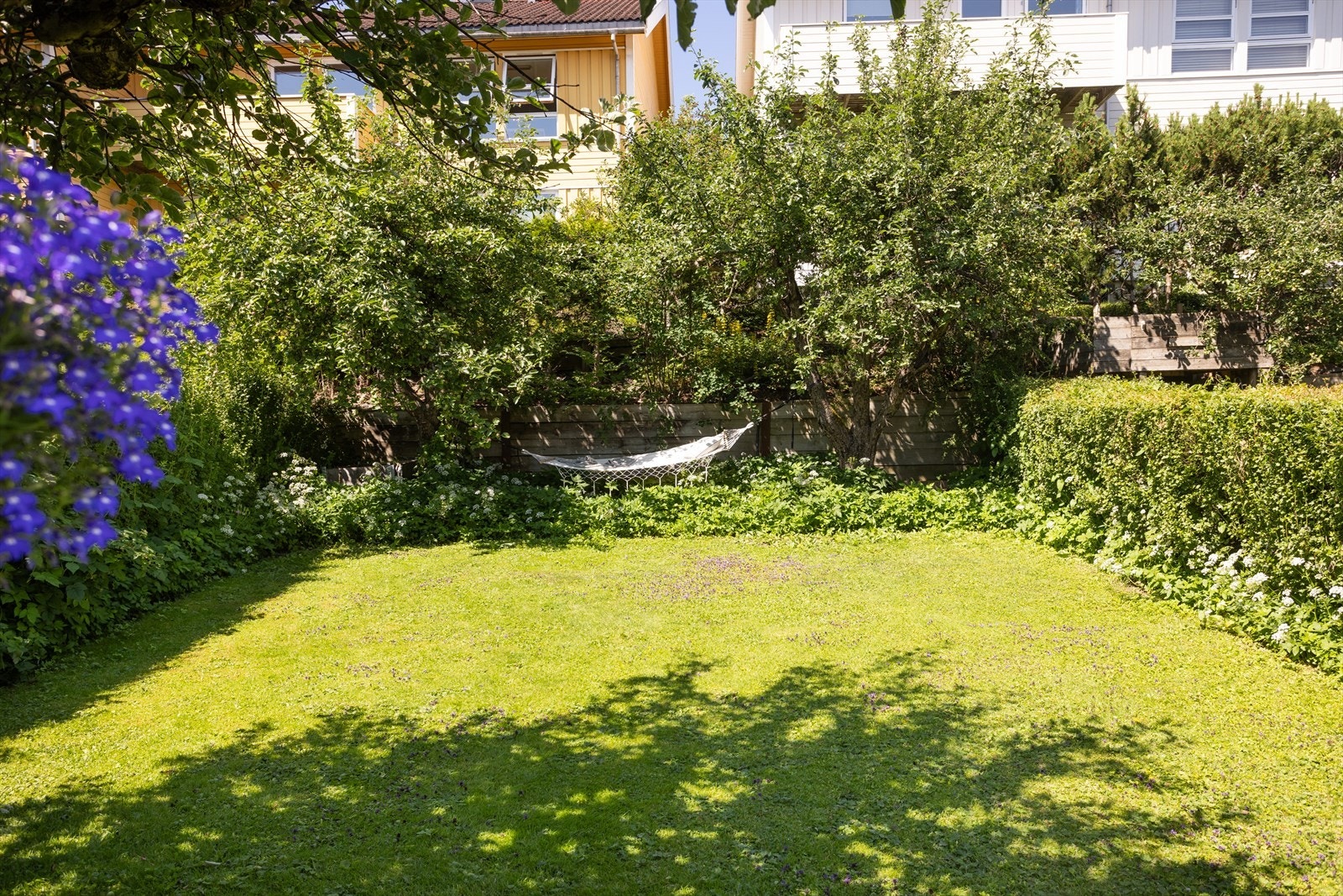 Her blomster prydvekster i alle farger og fasonger. Galleribilde