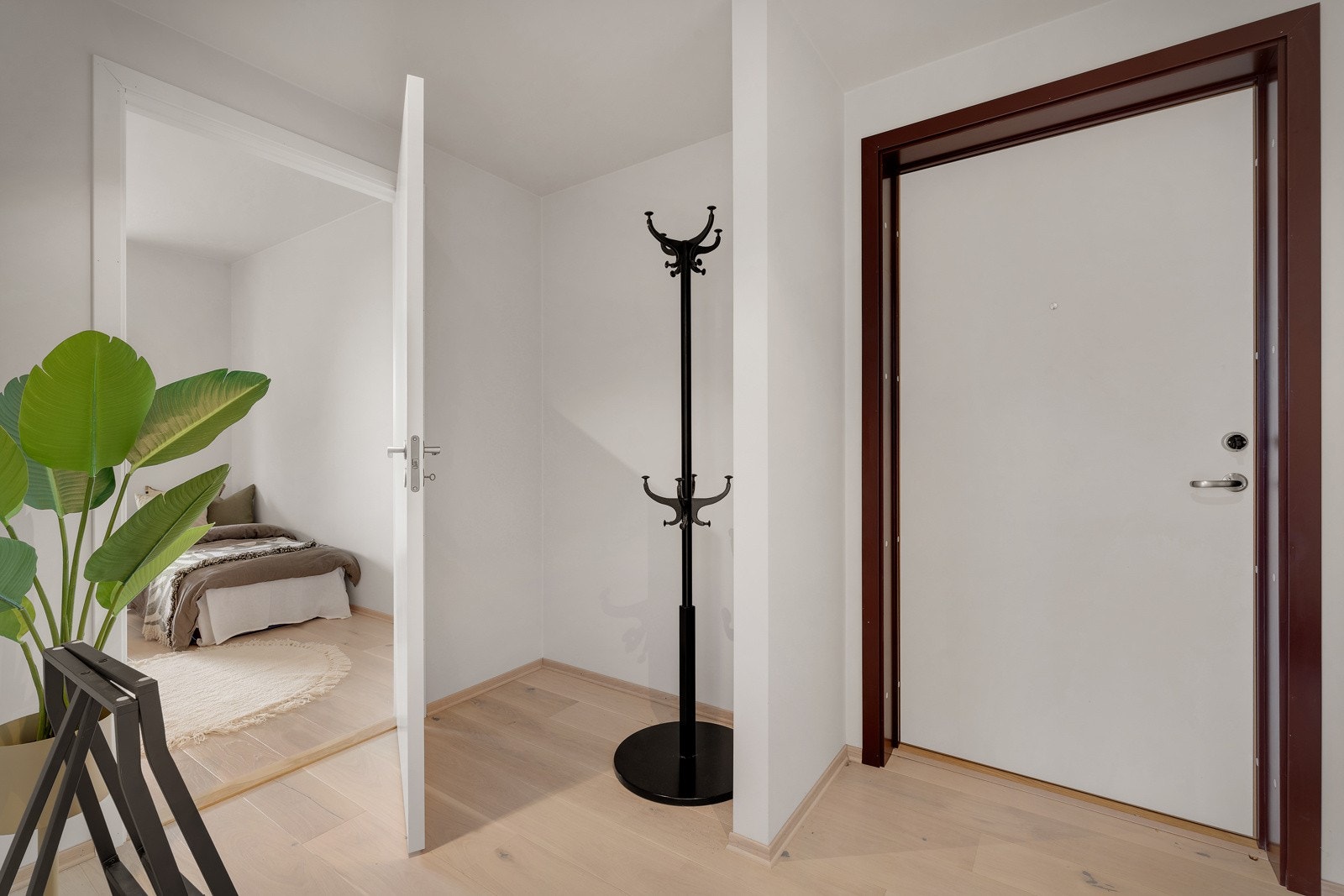 Entré med garderobeplass. Galleribilde