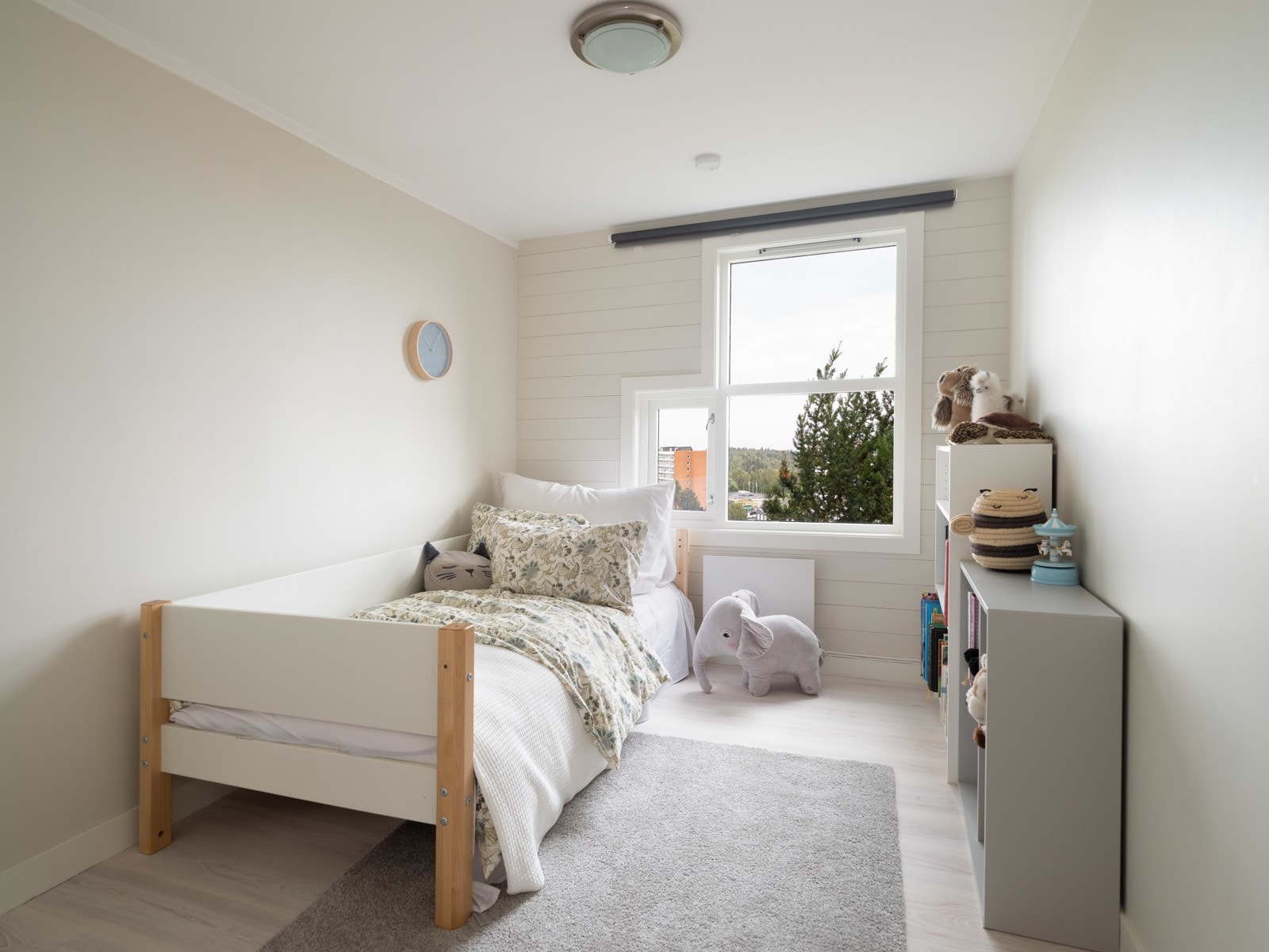 Vi finner også to gode soverom i underetasjen som begge måler 7,9 kvm. Galleribilde