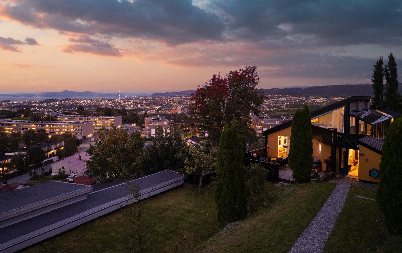 Proaktiv Eiendomsmegling v/Mads Kirkeslett har den store gleden av å ønske velkommen til Thorvald Erichsens vei 13! Galleribilde