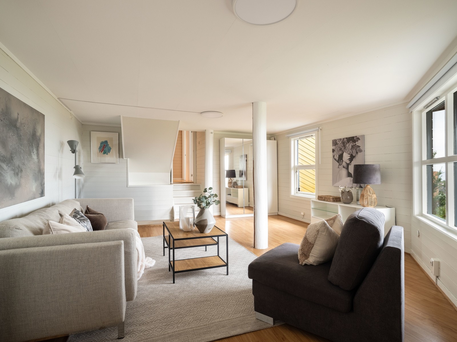 Kjellerstuen måler hele 27,5 kvm. Det er mulighet for gode leieinntekter dersom man leier ut sokkel. Galleribilde