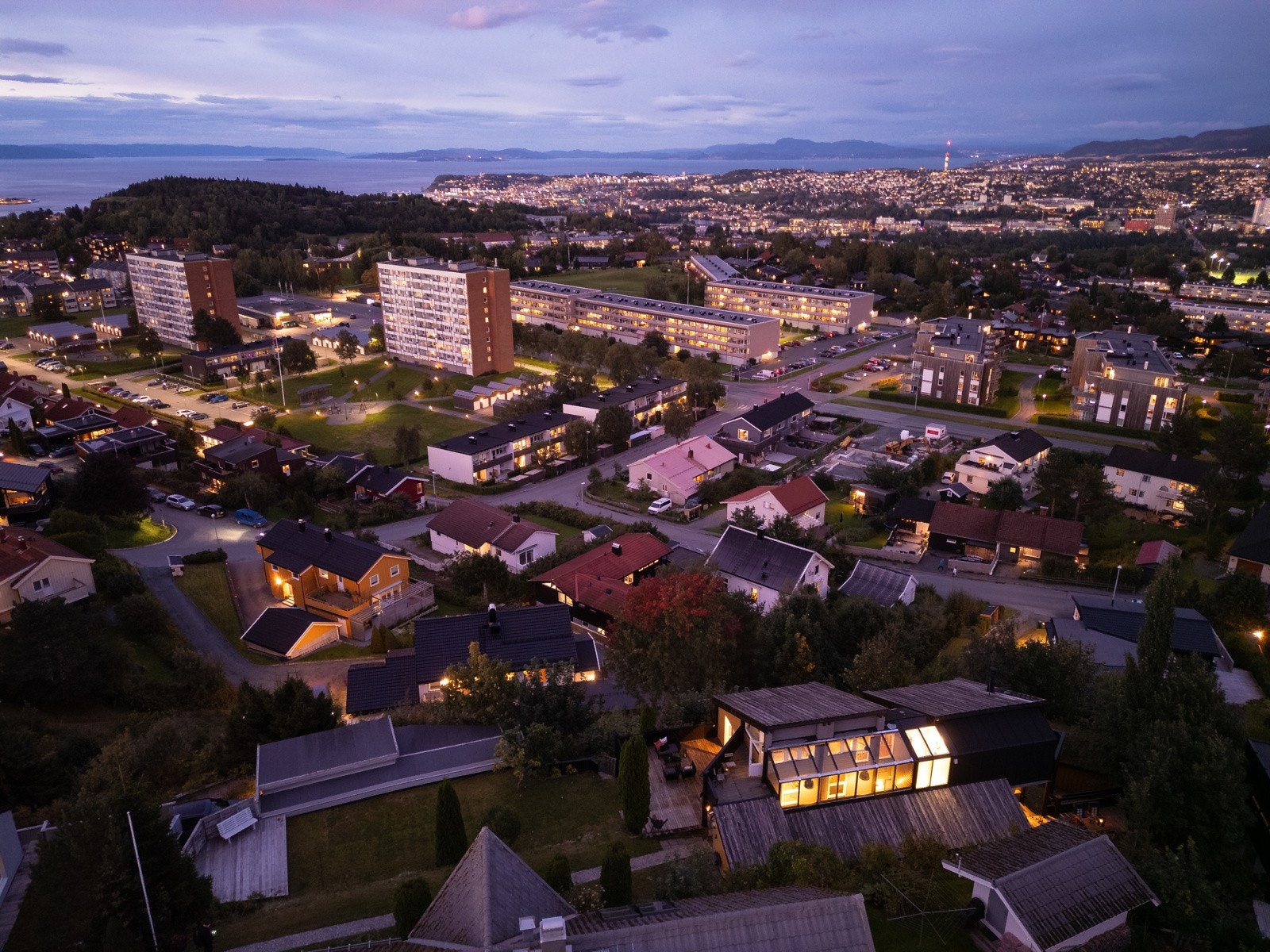 Fra boligen har man fantastisk utsikt over Nyborg og helt ut mot Trondheimsfjorden. Galleribilde