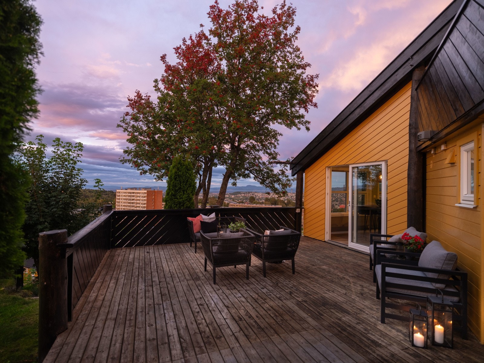 Her kan man enkelt møblere med ønsket utemøblement. Galleribilde